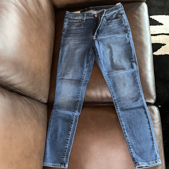 Gap Universal Mid Rise Jegging - Picture 3 of 5